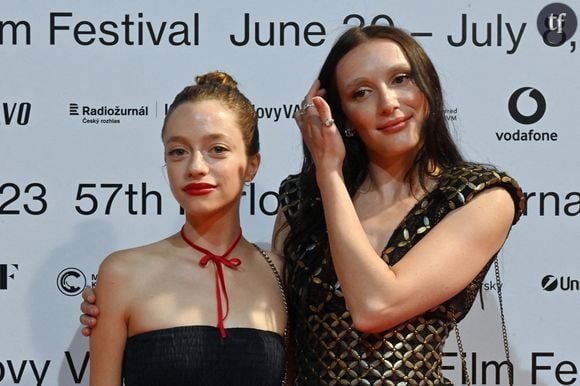 Tout comme la relation au coeur du récit. Car ces deux jeunes femmes que l'on suit sont aussi dérangeantes et certainement dérangées que troubles et captivantes.Actresses Laurie Babin, left, and Juliette Gariepy, right, pose within the presentation of the movie Les Chambres rouges (Red Rooms) during the 57th Karlovy Vary International Film Festival (KVIFF), on July 4, 2023, in Karlovy Vary, Czech Republic. Photo by CTK Photo/Slavomir Kubes/ABACAPRESS.COM