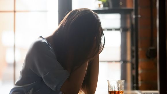 Alcool : les femmes pratiquent de plus en plus le "binge drinking", et c'est inquiétant