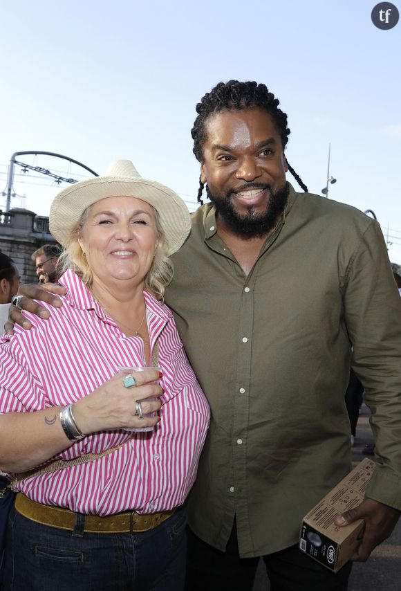 Accompagné d'un hashtag convivial qui l'est tout autant d'ailleurs : "#teamdodus". 
Valérie Damidot et Anthony Kavanagh au Trophée de la Pétanque Gastronomique à Paris Yacht Marina le 21 juin 2022 © Cédric Perrin / Bestimage