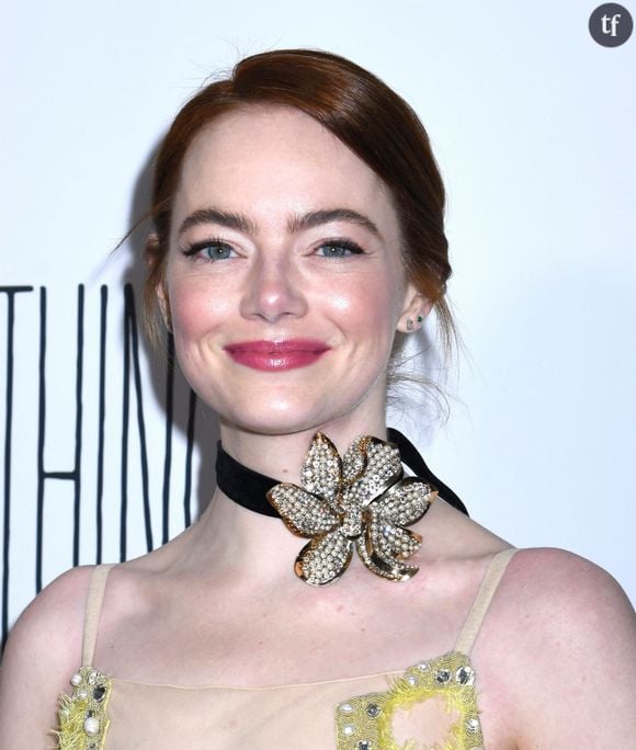 Emma Stone, Kate Winslet, et désormais, l'une des meilleures actrices du ciné hexagonal : Hafsia Herzi. Elles sont nombreuses, les stars à défendre un métier important, celui de coordinateur d'intimité. Qu'est ce que c'est ?
New York, NY - Emma Stone, co-star Mark Ruffalo, and director Yorgos Lanthimos grace the 'Poor Things' premiere at DGA Theater in New York City, bringing star power and style to the Red Carpet. Pictured: Emma Stone