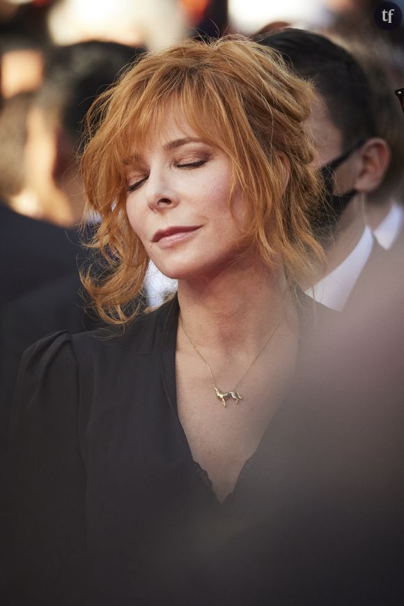 Tout est chaos : Mylène Farmer entre (enfin) dans le dico, oui oui 
Mylène Farmer - Montée des marches du film " OSS 117 : Alerte rouge en Afrique Noire " lors du 74ème Festival International du Film de Cannes. Le 17 juillet 2021 © Borde-Jacovides-Moreau / Bestimage 