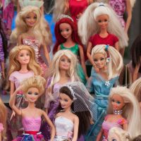"Une poupée qui me ressemble" : la créatrice de "Grey's Anatomy" veut célébrer la première Barbie noire !