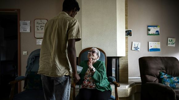 "J'aime bien voir les mamies, ça me fait penser à mes parents" : dans les Deux-Sèvres, une résidence réunit personnes âgées et jeunes migrants