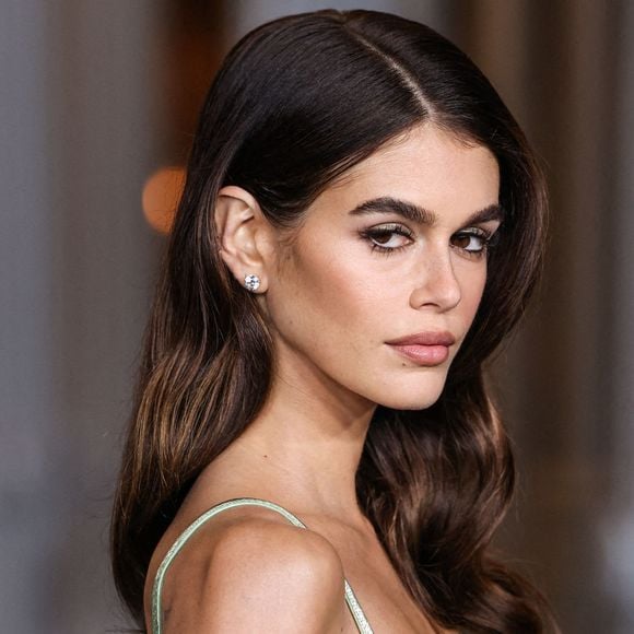 "Squelette" : cette mannequin dévoile son corps et ses haters sombrent dans le skinny shaming le plus problématique