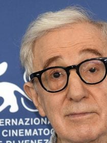 "Ue grande chasse d'eau qui se tire" : Woody Allen réagit aux accusations de violences incestueuses et c'est lunaire