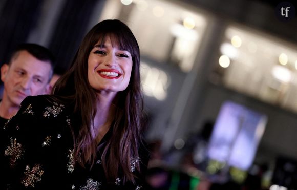 La chanteuse l’exprime clairement, auprès du journaliste Ulysse Henessy : “Je crois que le monde n’aimait pas les femmes quand j’ai commencé à faire de la musique. Nous, on est sous les projecteurs, on nous tend des micros, mais ce qu’on vit dépasse largement l’industrie de la musique ou du cinéma.”