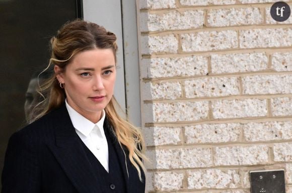 On vous rappelle que la comédienne avait dû affronter son ex conjoint, Johnny Depp, mais aussi les raids de cyber harceleurs masculinistes qui s'étaient ligués contre elle sur les réseaux sociaux. Car tout concourrait à faire de Amber Heard la "mauvais féministe" et la "mauvaise victime", tant et si bien que sa parole fut rapidement contredite et dé-crédibilisée.