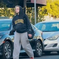 "Elle est tellement punk, tout comme sa maman" : la fille de Brad Pitt et Angelina est le copier-coller de sa mère jeune