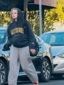 "Elle est tellement punk, tout comme sa maman" : la fille de Brad Pitt et Angelina est le copier-coller de sa mère jeune