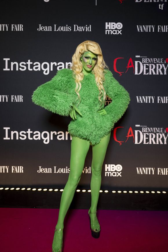 Iris Mittenaere se dévoile sous une apparence complètement inédite pour Halloween.