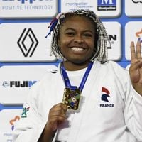 "Sexy et féministe" : cette grande sportive célèbre son corps en lingerie sur ces images body positive qui font un bien fou