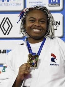 "Sexy et féministe" : cette grande sportive célèbre son corps en lingerie sur ces images body positive qui font un bien fou