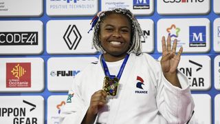 "Sexy et féministe" : cette grande sportive célèbre son corps en lingerie sur ces images body positive qui font un bien fou