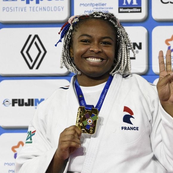 "Sexy et féministe" : cette grande sportive célèbre son corps en lingerie sur ces images body positive qui font un bien fou