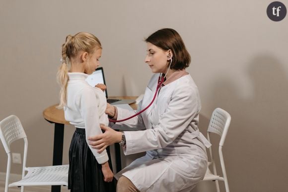 Une femme sur 10 a également vécu son premier manque d'écoute par un médecin entre ses 10 et 15 ans.