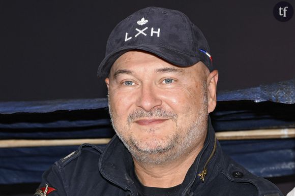 Il est actuellement mis en examen pour viols sur mineure, viol et agression sexuelle.