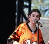 "Elle a basculé dans le côté obscur" : tenue sexy et danse sensuelle, Adèle Castillon se fait clasher après son concert