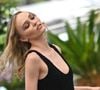 Le 12 décembre, Lily Rose Depp est à nouveau apparue main dans la main avec sa compagne 070 Shake, rappeuse américaine, à l'avant-première du film Nostefaru. Les photos de l'after-party ont ravivé les critiques à l'encontre de cette dernière.