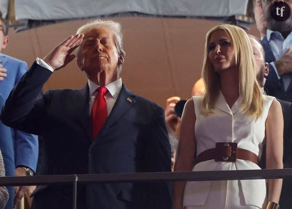 Donald Trump a lui aussi fait une apparition dans les tribunes mais a été applaudi par une partie des spectacteurs.