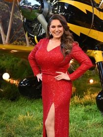 "Mes vergetures sont si importantes", se réjouit ce mannequin et sex symbol à 45 ans dans une tribune body positive