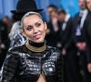 “J’ai tout perdu” : Miley Cyrus victime de bodyshaming dévoile tous ses traumas dans le podcast Reclaiming with Monica Lewinsky