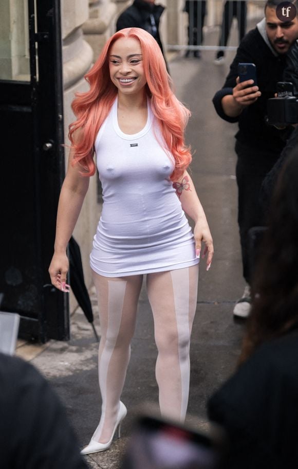 Un divertissement très familial qui semble contraster avec ce style ouvertement sensuel davantage connu des habitués des Fashion Week et cérémonies moins Disney-like.