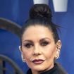 "Incroyable", "tellement belle" : Fidèle à Morticia Addams, Catherine Zeta-Jones fait sensation sur le tapis rouge de Mercredi