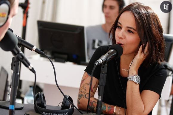 En assurant l'anniversaire de son premier album culte, déjà, d'où émanent ses tubes. Et en donnant le la à l'une de ses plus grandes fiertés - sa fille ! - l'espace d'apparitions publiques qui font volontiers chavirer le palpitant de ses aficionados. Qui s'étonnent intensément du mimétisme entre la mère et la fille...