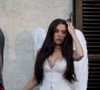 "C'est une reine cette femme", "Si iconique", "Merci", "Elle est incroyable", "On l'aime"

Cela, c'est qui s'énonce sur les réseaux sociaux à l'égard de Madison Beer. Chanteuse, actrice, icône... Alors que d'aucuns comparent la jeune femme à Lana Del Rey, pour sa sensibilité musicale mélancolico pop, d'autres voient en elle... La nouvelle Megan Fox. Les deux comédiennes brunes partageant certains traits physiques, et une aura de sex symbol. Chacune de leur apparition secoue la Toile.