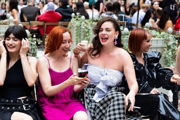 Non sans causticité cette chroniqueuse de Quotidien, connue pour son franc parler et sa réjouissante irrévérence, s'amuse de ses observations, et à ce titre elle conclut : "Les fantasmes ce n'est pas une liste de courses". Précisant : "Quand on parle de fantasmes on parle avant tout d'imagination, il est absurde de croire qu'il faille réaliser tout ce qu'on a dans l'esprit.