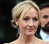 L'asexualité possède sa propre Journée Internationale, qui permet justement de tourner le projecteur vers les personnes concernées, bien souvent incomprises. JK Rowling n'a pu s'empêcher dans ce contexte de réagir - bien que personne ne lui ai demandé. Et d'ironiser, en un tweet : "Autrement dit, bonne journée internationale de la fausse oppression à tous ceux qui aiment que de parfaits inconnus sachent qu'ils ne veulent pas b*iser !".