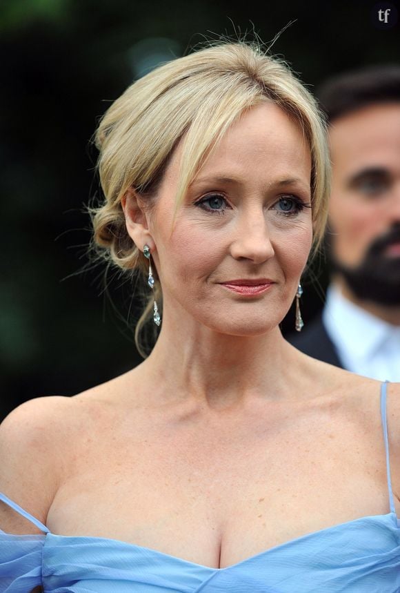 L'asexualité possède sa propre Journée Internationale, qui permet justement de tourner le projecteur vers les personnes concernées, bien souvent incomprises. JK Rowling n'a pu s'empêcher dans ce contexte de réagir - bien que personne ne lui ai demandé. Et d'ironiser, en un tweet : "Autrement dit, bonne journée internationale de la fausse oppression à tous ceux qui aiment que de parfaits inconnus sachent qu'ils ne veulent pas b*iser !".