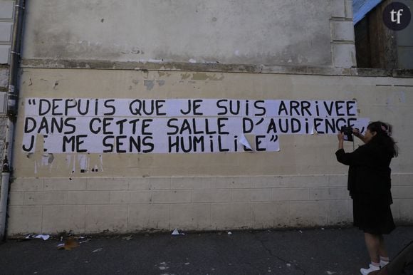 Au palais de justice d'Avignon, le retraité de 71 ans est jugé pour avoir violé sa femme à plusieurs reprises mais également enrôlé ces dizaines d'étrangers afin de la violer, et ce pendant une décennie, hommes "ordinaires" âgés de 26 à 74 ans, de professions, d'origines, et de milieux sociaux tout à fait pluriels.