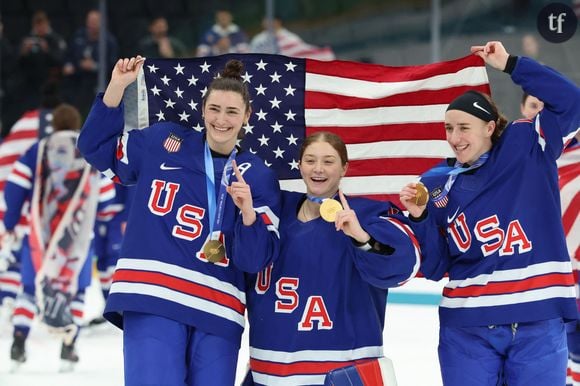En réaction, l'équipe féminine a refusé l'invitation de Donald Trump, préférant accepté celle du rappeur Flavor Flav qui les invitait à Las Vegas.