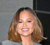 “C’est triste”, “pourquoi le dire ?” : Chrissy Teigen, mannequin super star dévoile une nouvelle chirurgie esthétique et Internet s’enflamme