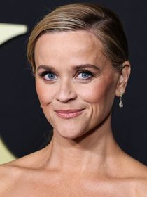 "C'est son papi", "Ils ont 30 ans de différence non ?" : Reese Witherspoon s'affiche à la plage avec son nouveau petit ami, et choque les internautes