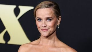 "C'est son papi", "Ils ont 30 ans de différence non ?" : Reese Witherspoon s'affiche à la plage avec son nouveau petit ami, et choque les internautes