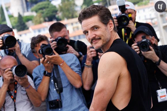 "Beaucoup trop hot", "Enfin !" : Pedro Pascal dans une romance gay ? Le sex symbol sidère les internautes avec ce projet sulfureux