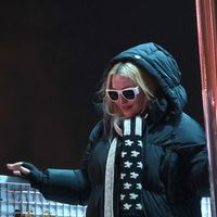 "Le plus grand sex symbol de la pop music" : cette chanteuse sulfureuse au coeur d'un film sans cesse repoussé, les controverses se multiplient