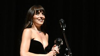 "La plus belle femme au monde" : Dakota Johnson au bord de la piscine sidère sur ces photos furieusement glamour