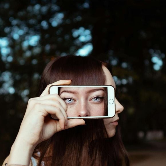 Menaces, insultes, harcèlement : cette humoriste témoigne du sort des femmes sur les réseaux sociaux