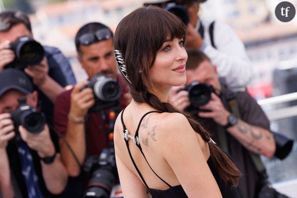 Sex symbol, redoublant de charisme ces derniers mois sur les tapis rouges où elle multiplie robes de gala et sexy-attitude digne des actrices du grand Hollywood - celui des années 50 - Dakota Johnson nourrit pourtant des voeux très loin d'être conventionnels.