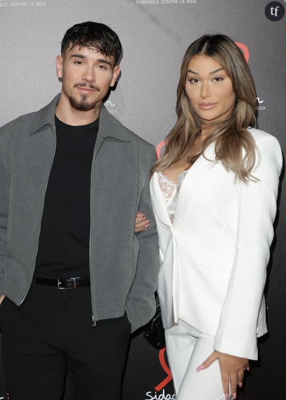 Très symbolique. Elle sidère les internautes en apparaissant en naked dress sur le tapis rouge.