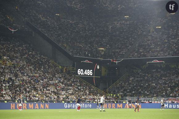 En attendant ce jugement au tribunal, il a l'interdiction de paraître sur un stade où évolue le DFCO F et d’entrer en relation avec les victimes.