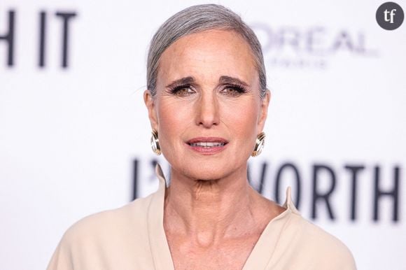 "Je n’ai pas à paraître jeune !" : cette actrice américaine de 67 ans assume de ressembler à une femme de son âge et dénonce les diktats hollywoodiens