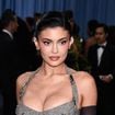 "Ozempic et plastique", "Elle peut remercier son chirurgien" : Kylie Jenner dévoile son fessier en string bikini et les internautes se déchaînent
