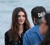 "Elle est toujours nue !" : Emily Ratajkowski subit le sexisme des haters et le complexe de la "mauvaise mère"