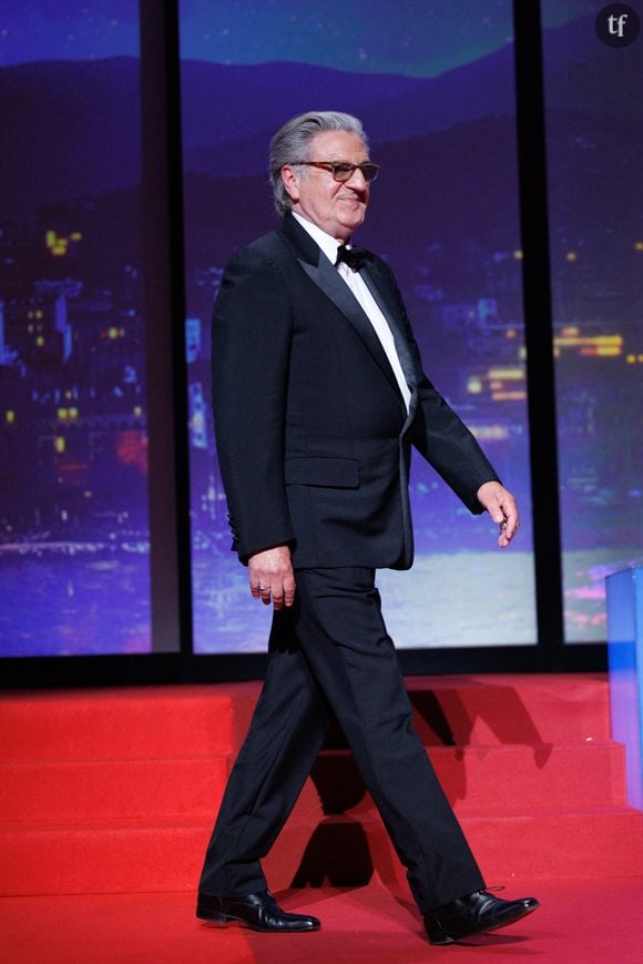 "Un vieux mec avec une jeune, c'est pathétique", dénonce l'immense Daniel Auteuil (le patriarcat se sent visé)