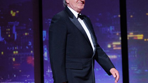 "Un vieux mec avec une jeune, c'est pathétique", dénonce l'immense Daniel Auteuil (le patriarcat se sent visé)