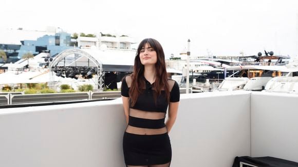 "Reine" : cette chanteuse de la Star Ac assume sa sensualité dans un déshabillé en dentelle et sidère ses fans, sa réponse puissante au body shaming